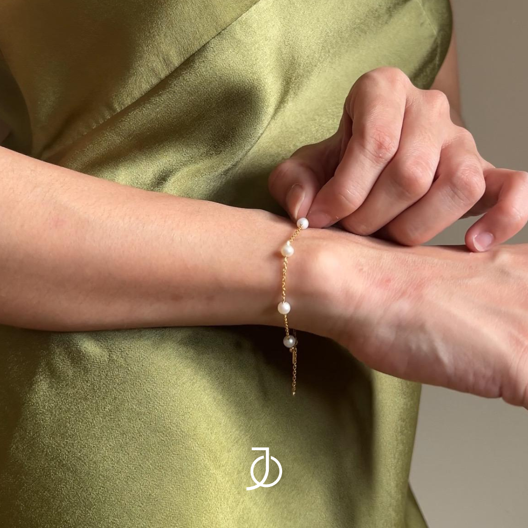 JO Pearl By The Yard Bracelet 17K