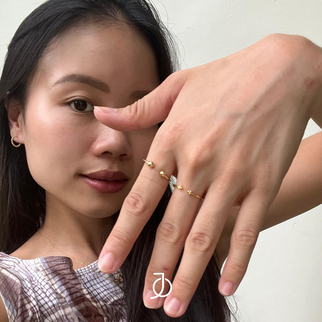 JO Mini Gold Ball Open Ring 17k