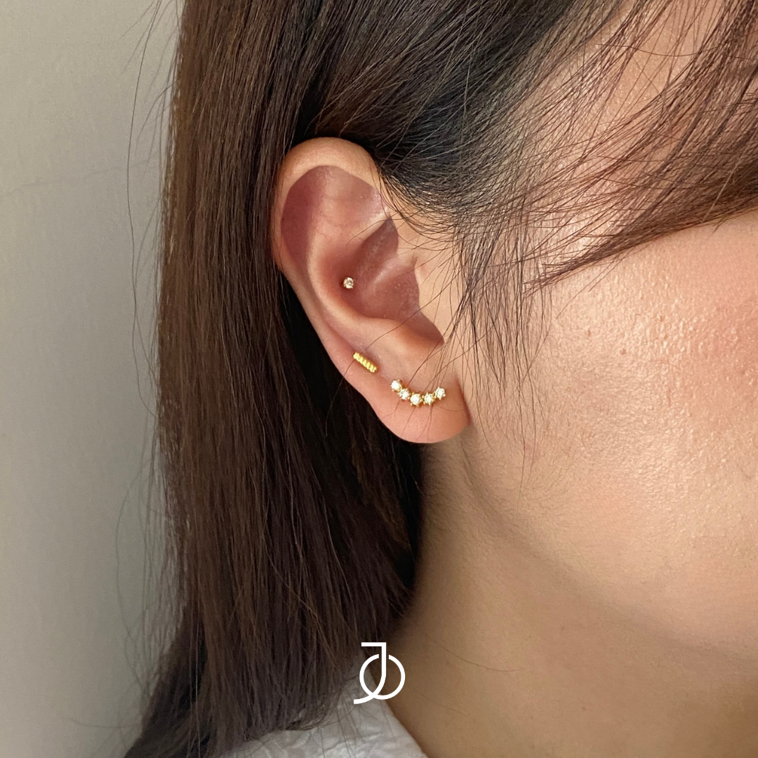 JO Twisted Gold Bar Studs 17k