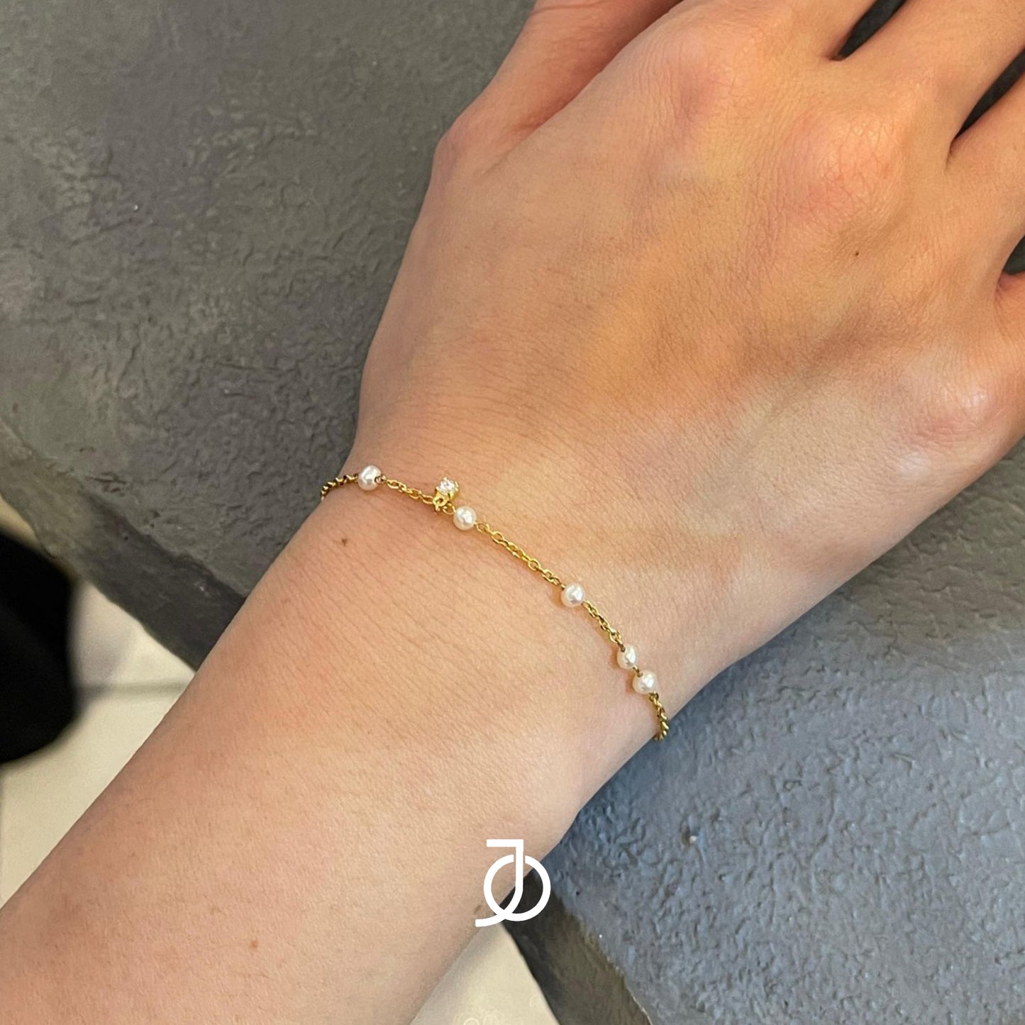 JO Pearl By The Yard With Mini Diamond Chain Bracelet 17k