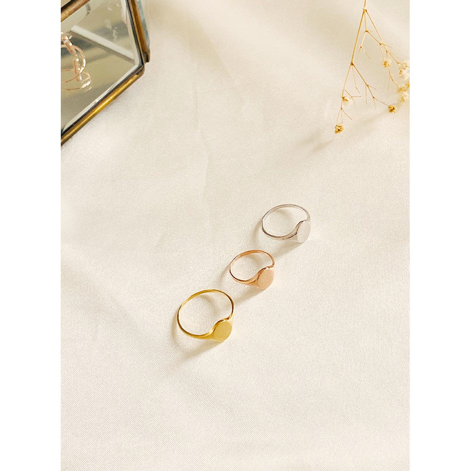 Jo Mini Oval Signet Ring
