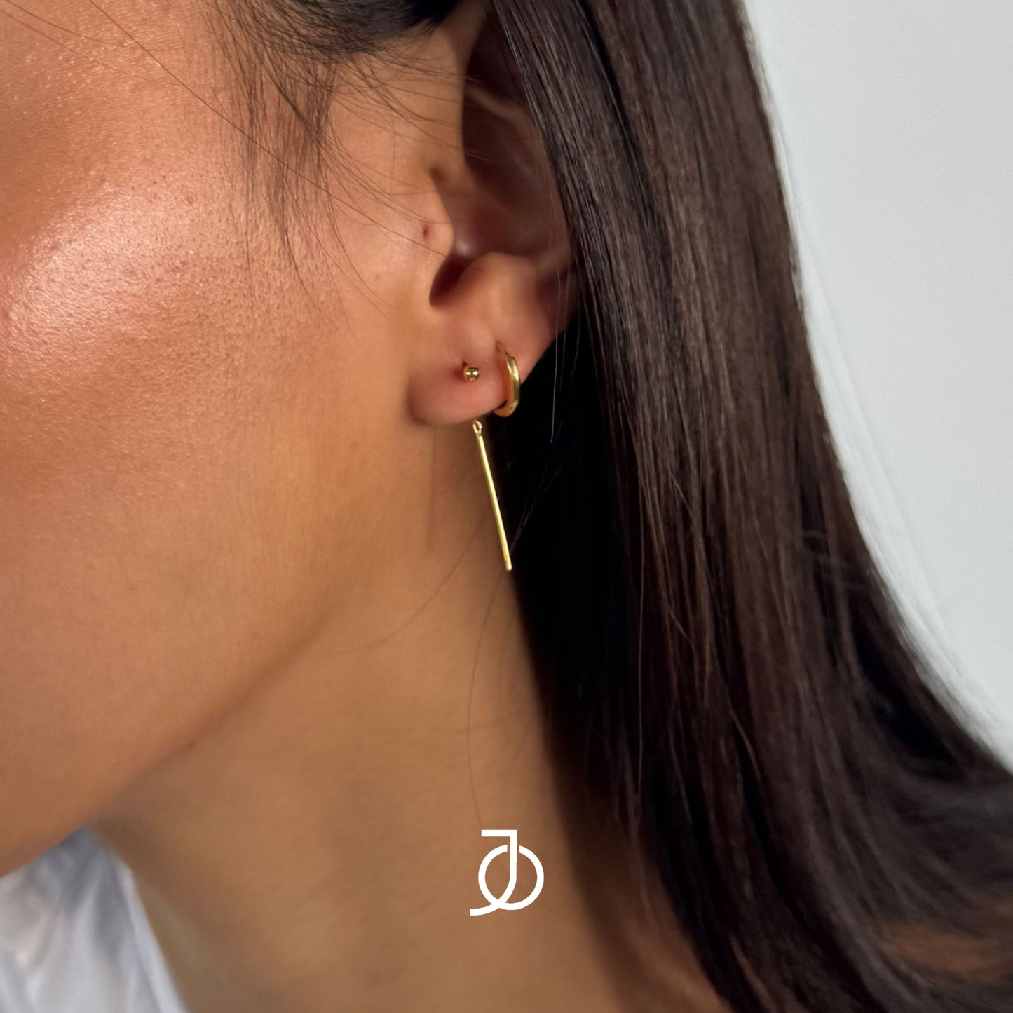 Jo Mini Ball Dangling Bar Earring 17k