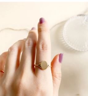 Jo Mini Oval Signet Ring