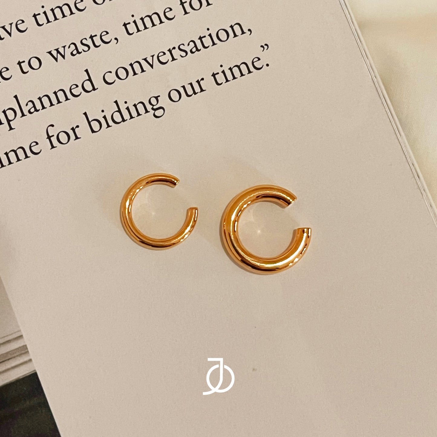 Jo thin ear cuff