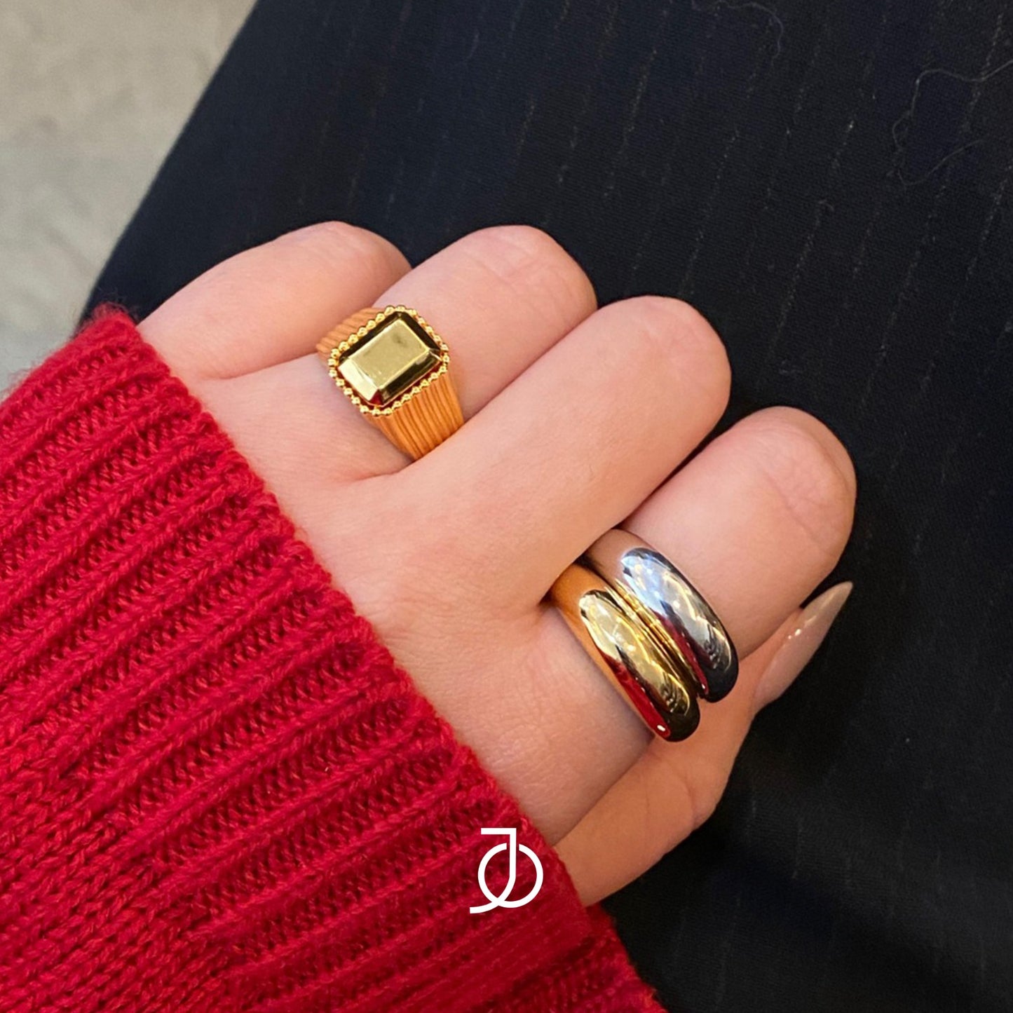JO fluted signet ring 17K