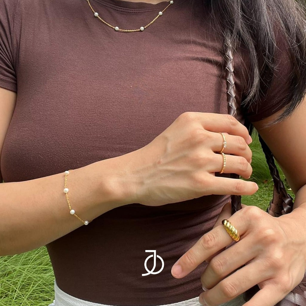 JO Pearl By The Yard Bracelet 17K