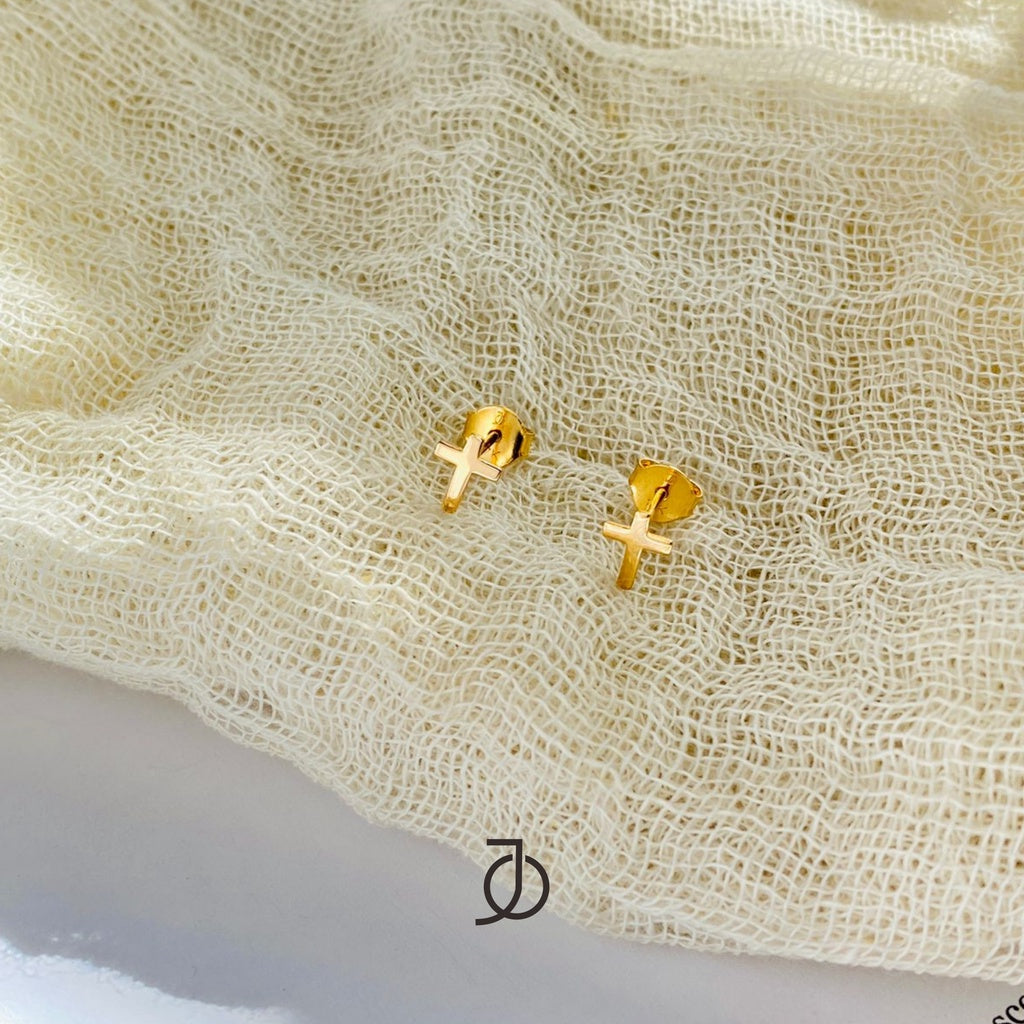 JO MINI GOLD CROSS STUDS