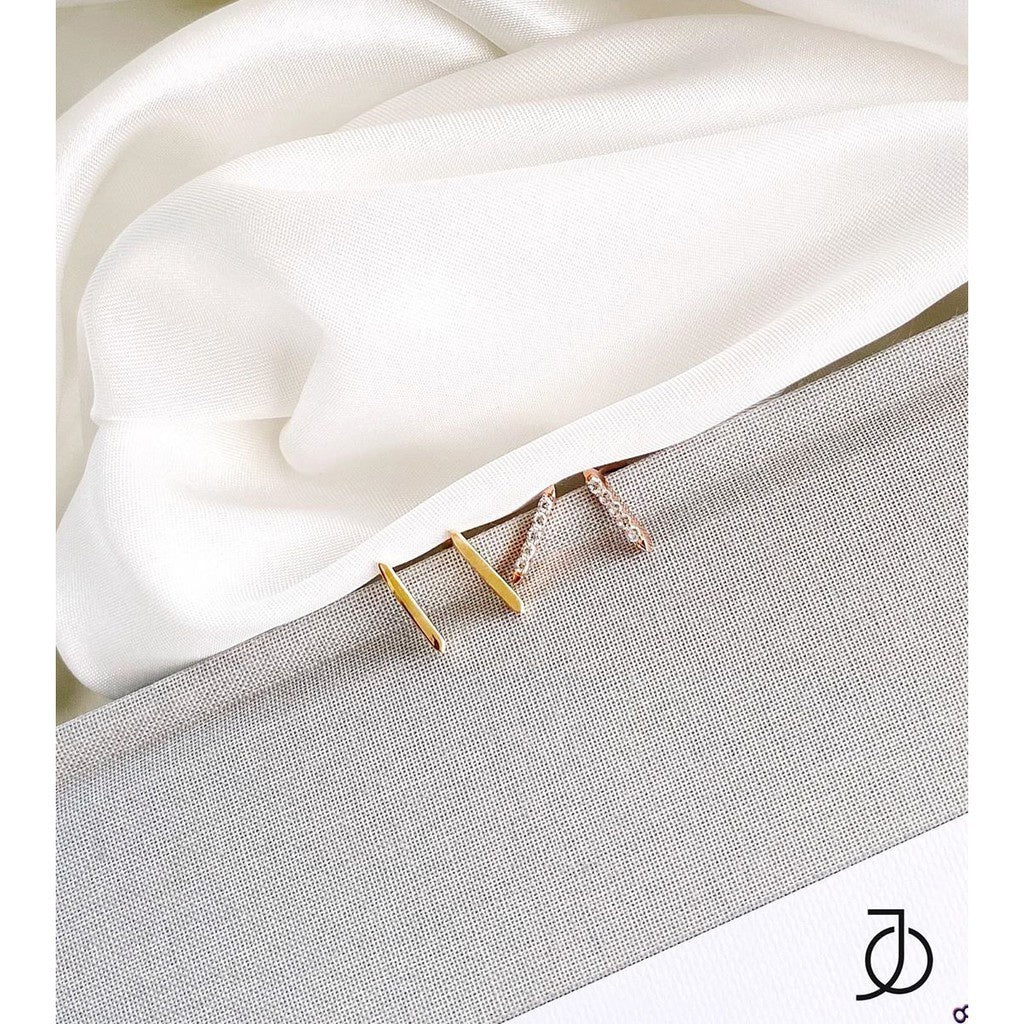 JO GOLD BAR STUDS