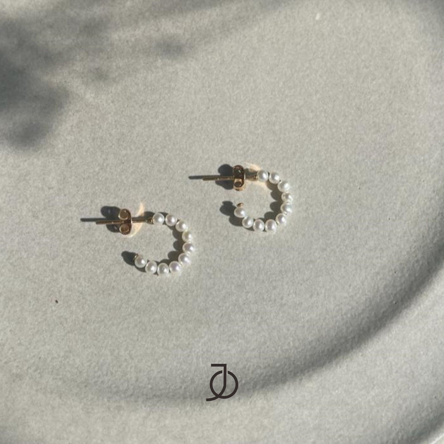 JO Pearl Hoops 17k