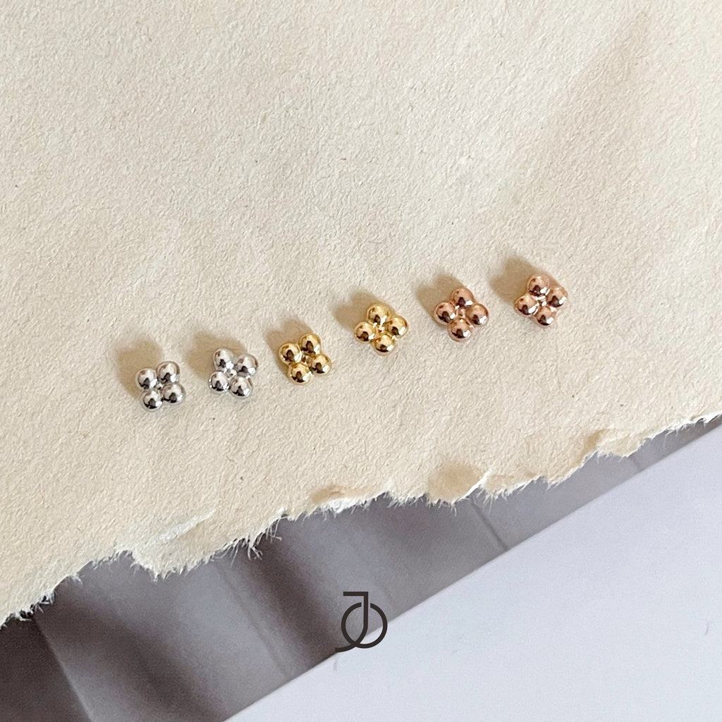 JO Square Mini Beads Stud