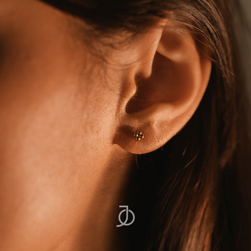 JO Square Mini Beads Stud