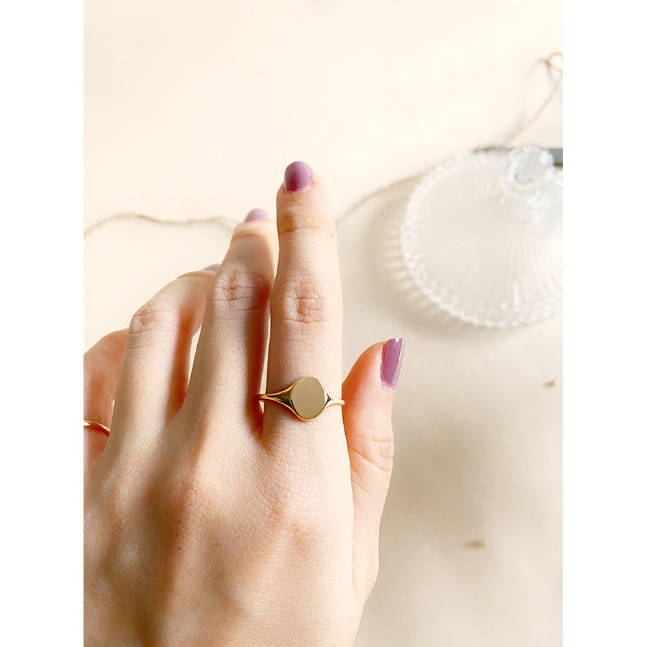 Jo Mini Oval Signet Pinky Ring 17k