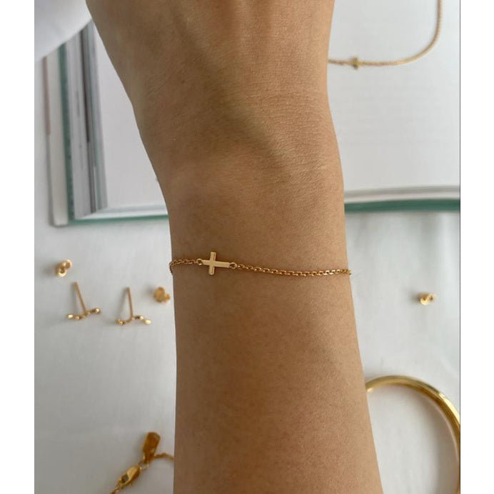 JO Mini Gold Cross With Thin Bracelet