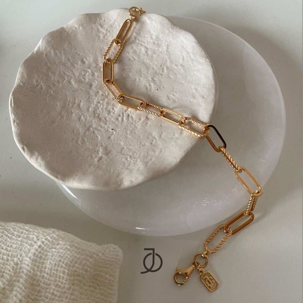 JO Large Paper Clip Twist Bracelet