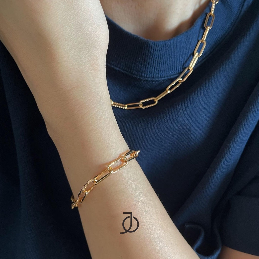 JO Large Paper Clip Twist Bracelet