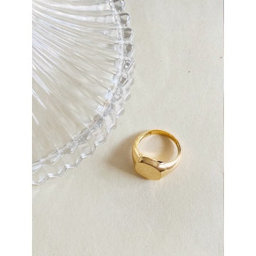 JO GOLD SIGNET RING