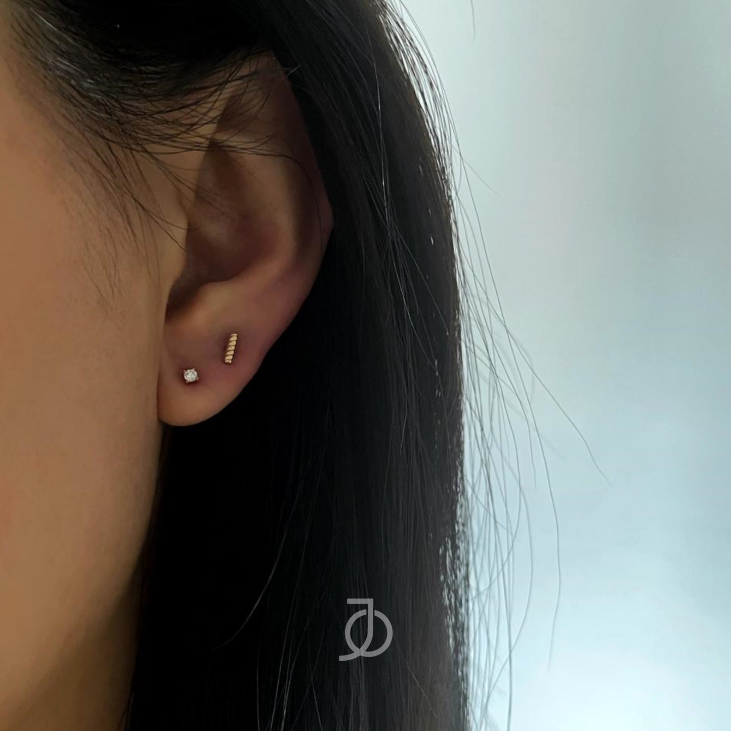 JO Twisted Gold Bar Studs 17k