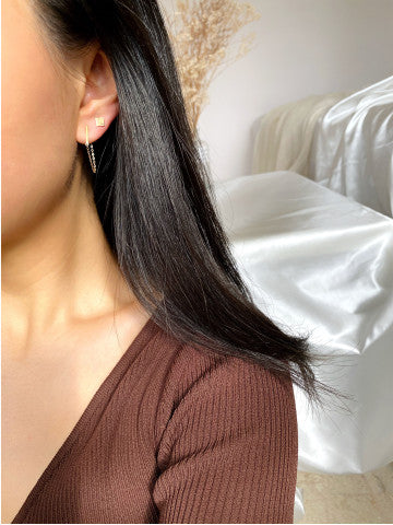 Jo Mini Bar Chain Stud