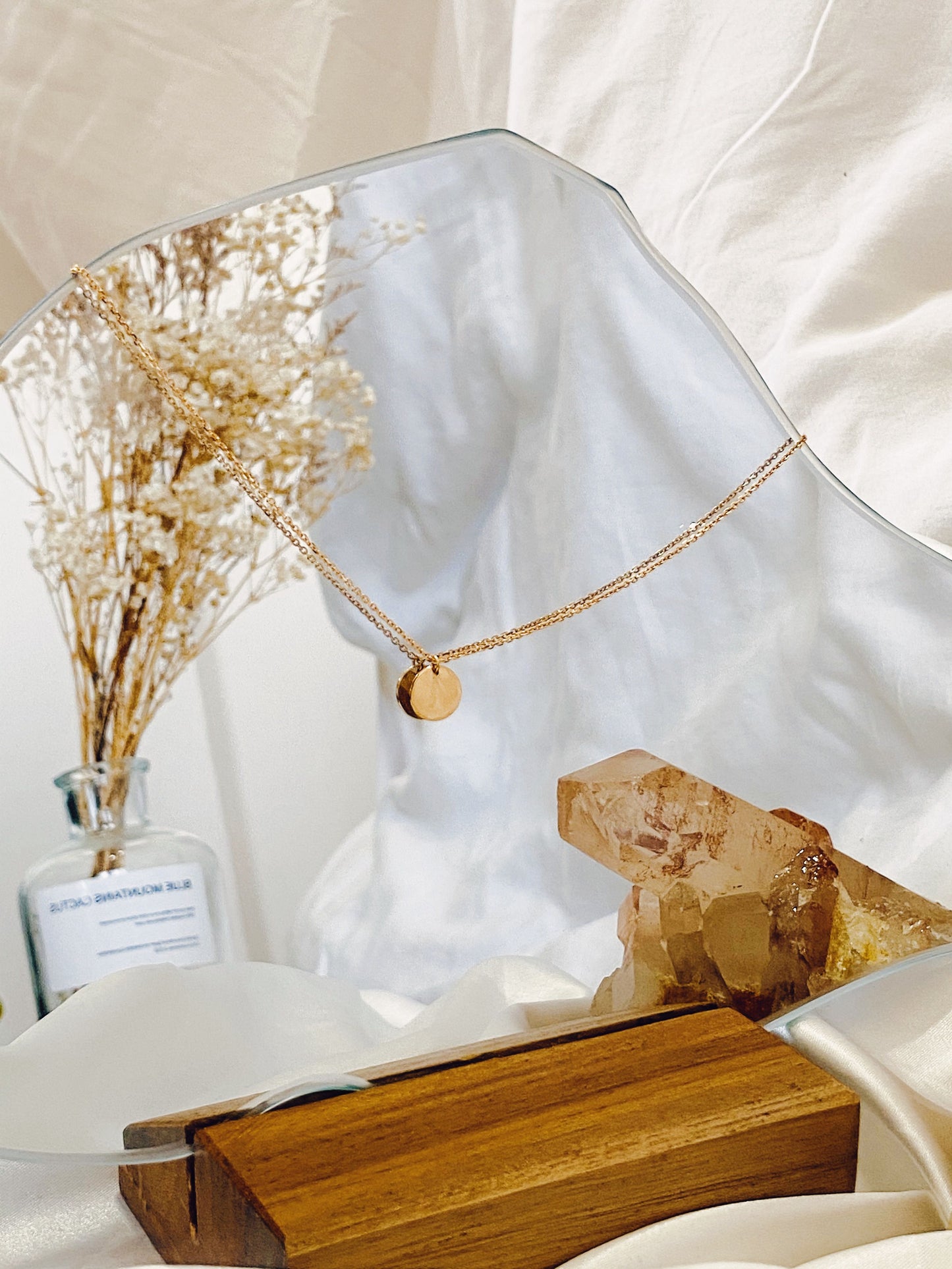 Jo Mini Disc With Thin Chain Dangle