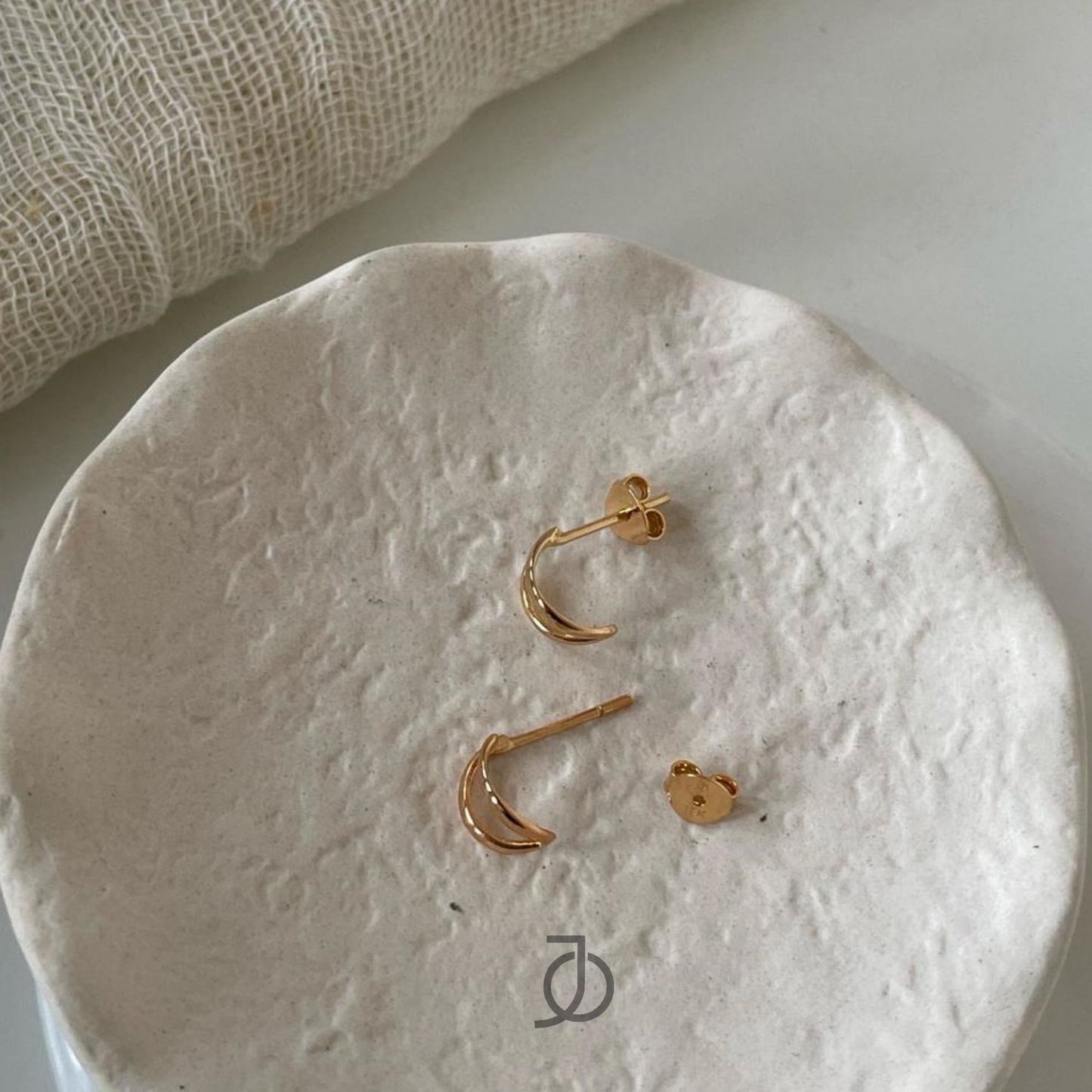 JO Double Claw Illusion Studs