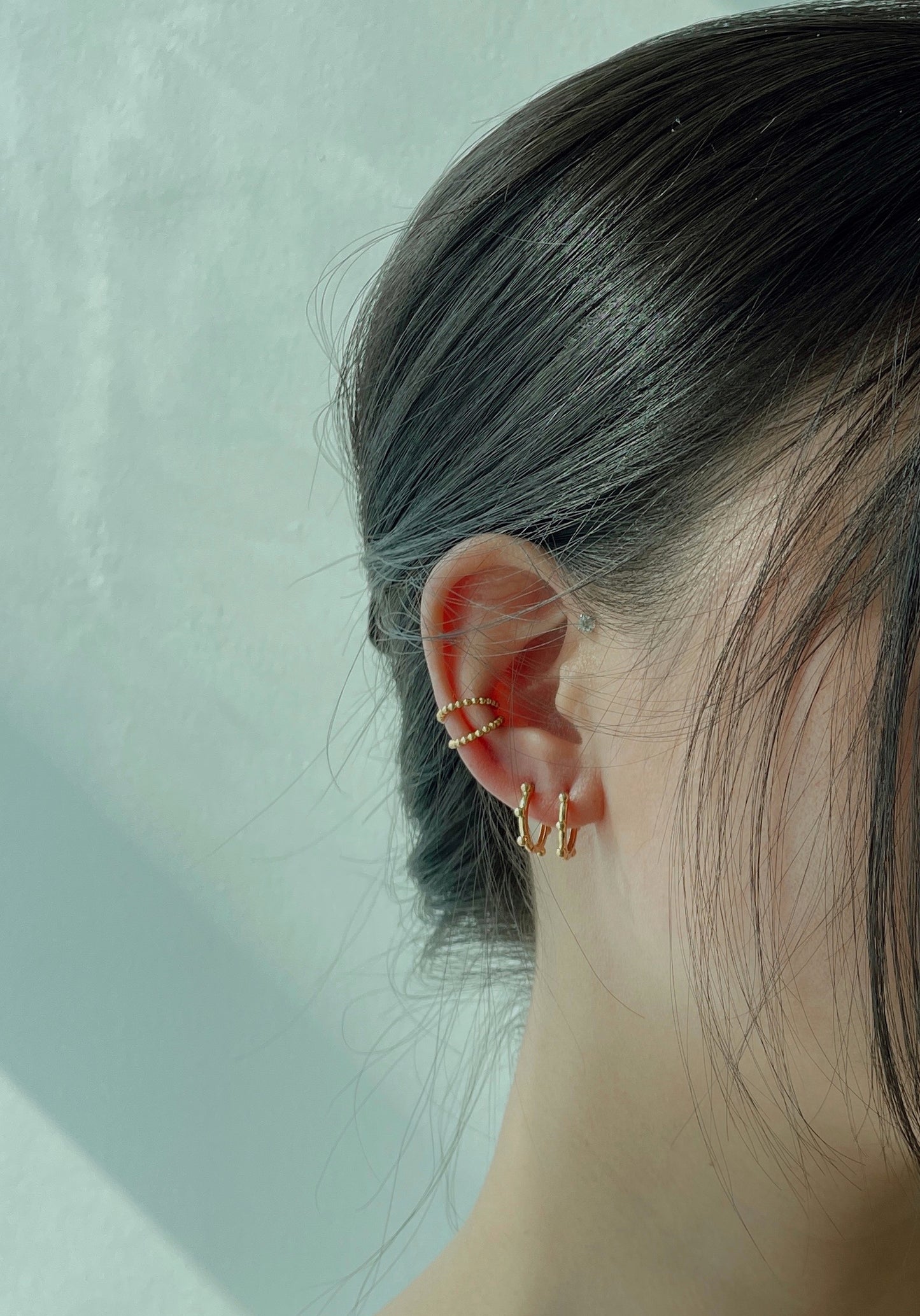 JO GOLD BALL EAR CUFF