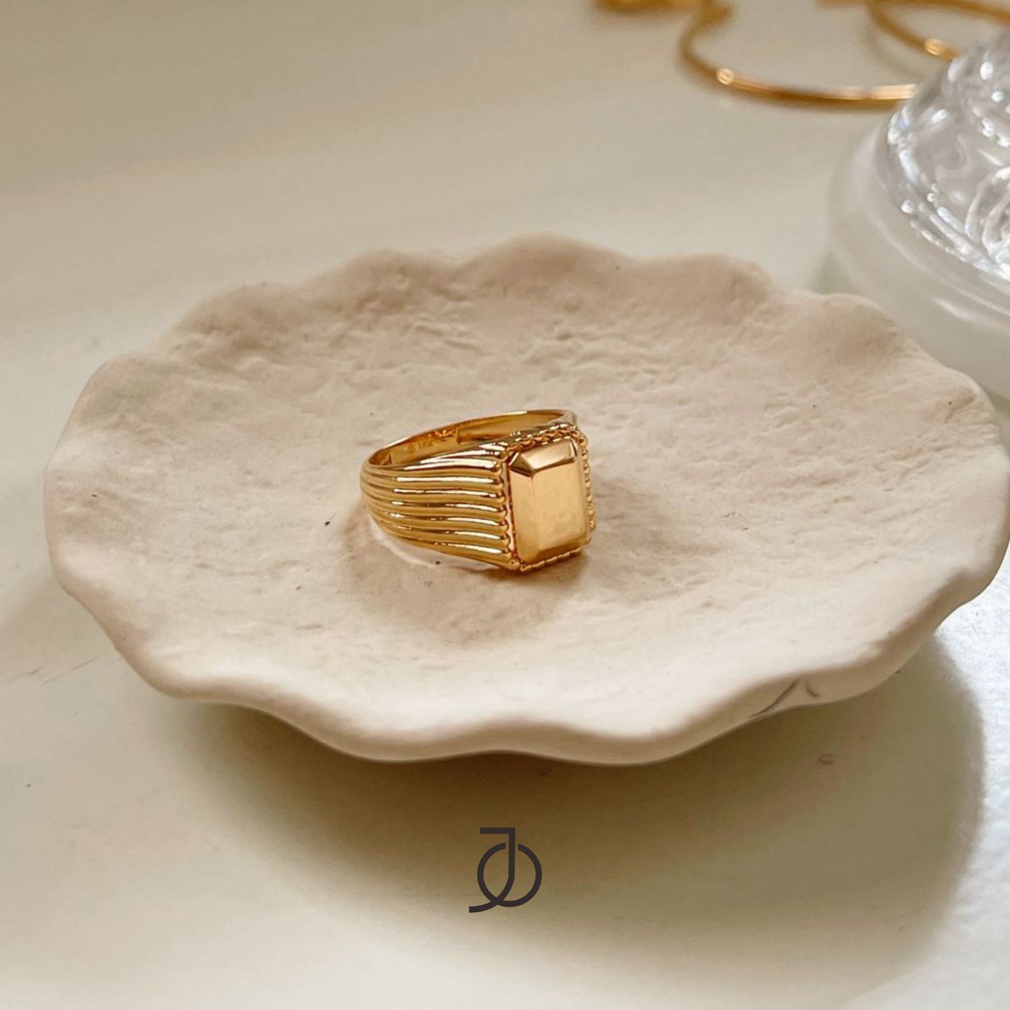 JO Cincin Emas - Fluted Signet Ring