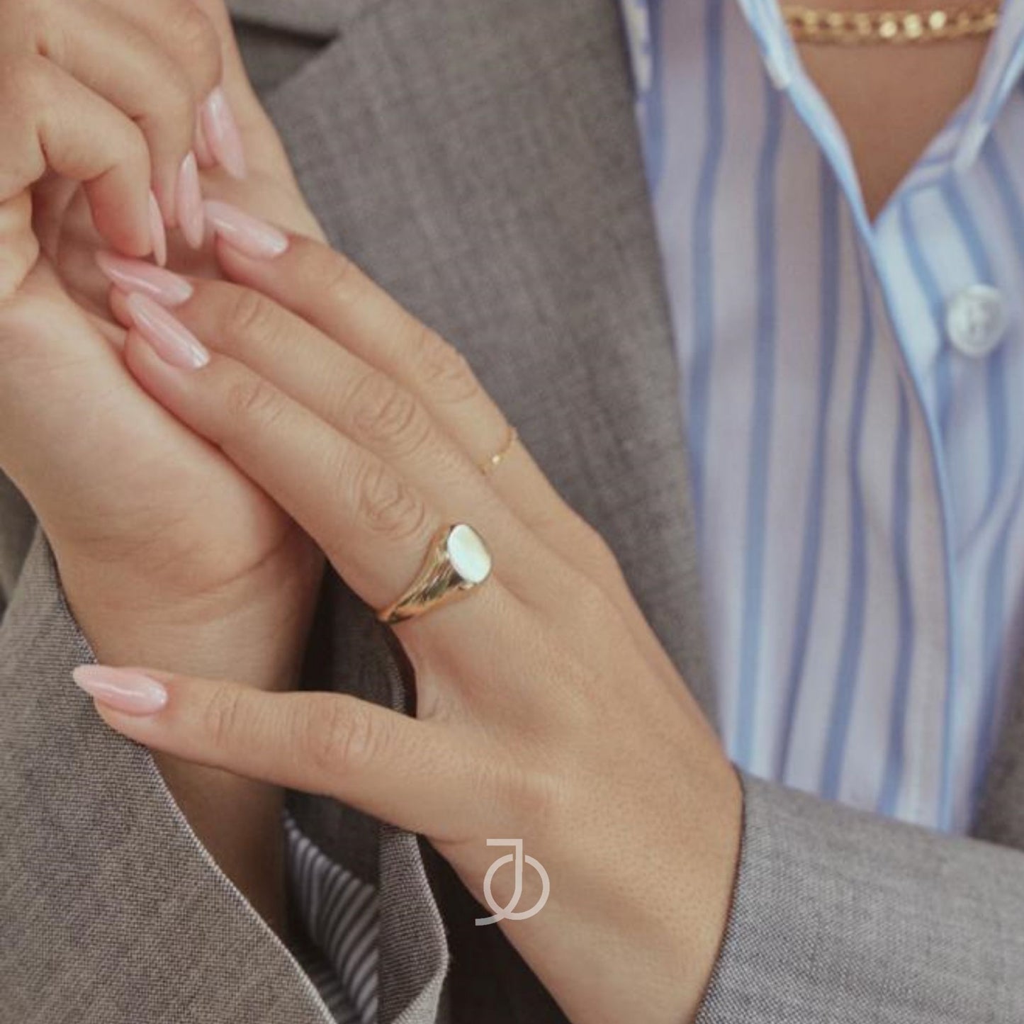 JO BOLD SIGNET CUSTOM RING