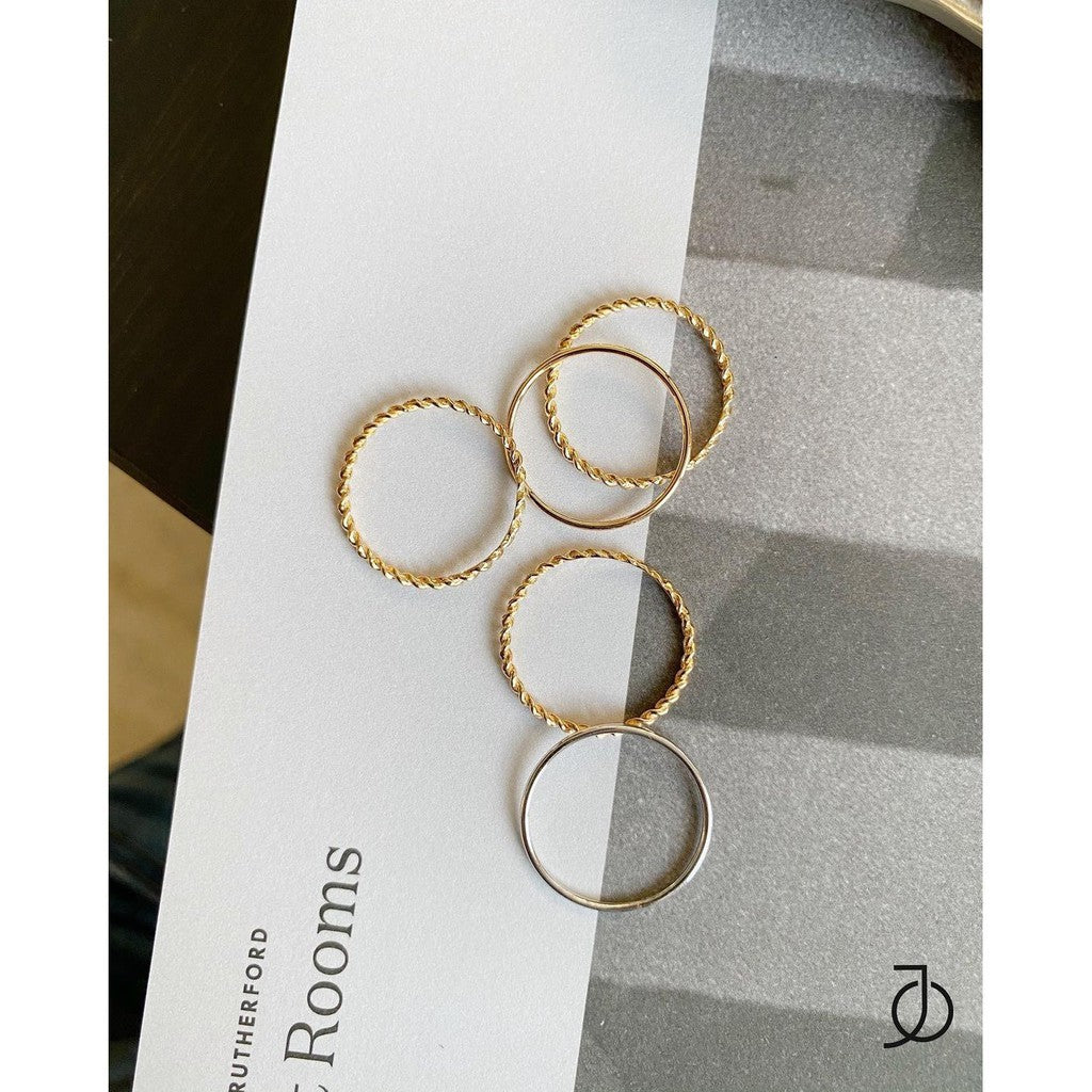 JO Twist Pinky Ring