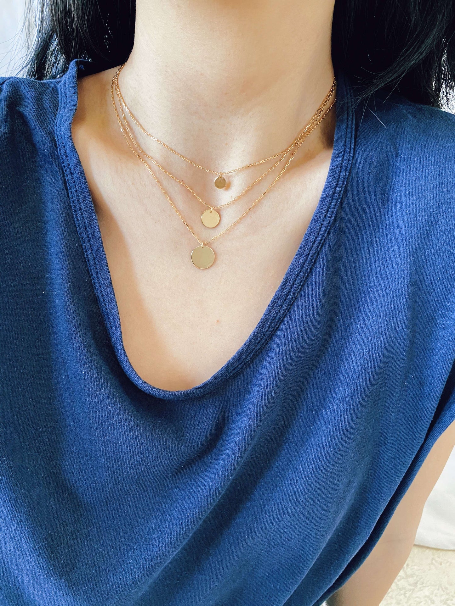 Jo Mini Disc With Thin Chain Dangle
