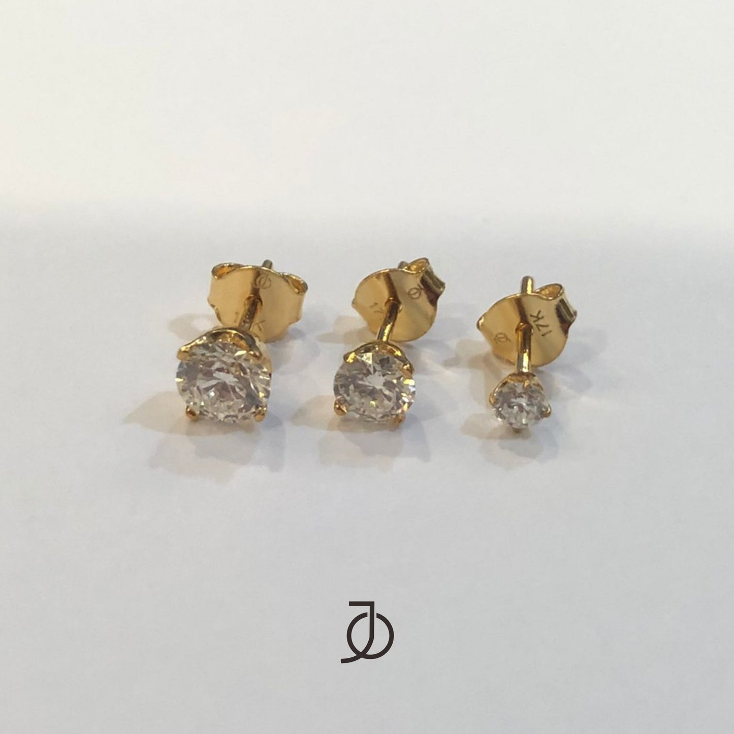 JO Round Diamond Solitaire Studs 17k