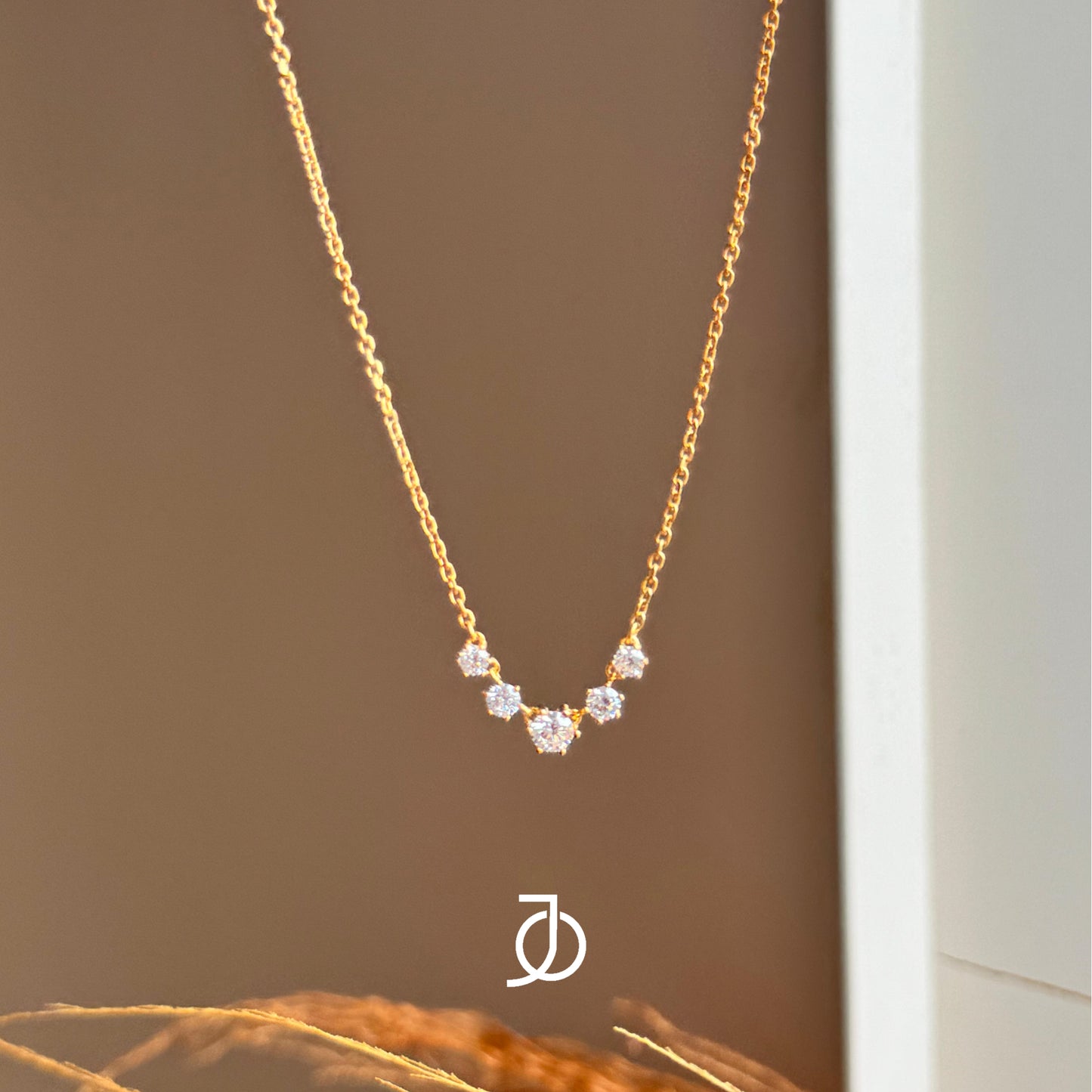 JO 5 Gradating Diamonds Chain Necklace 17k