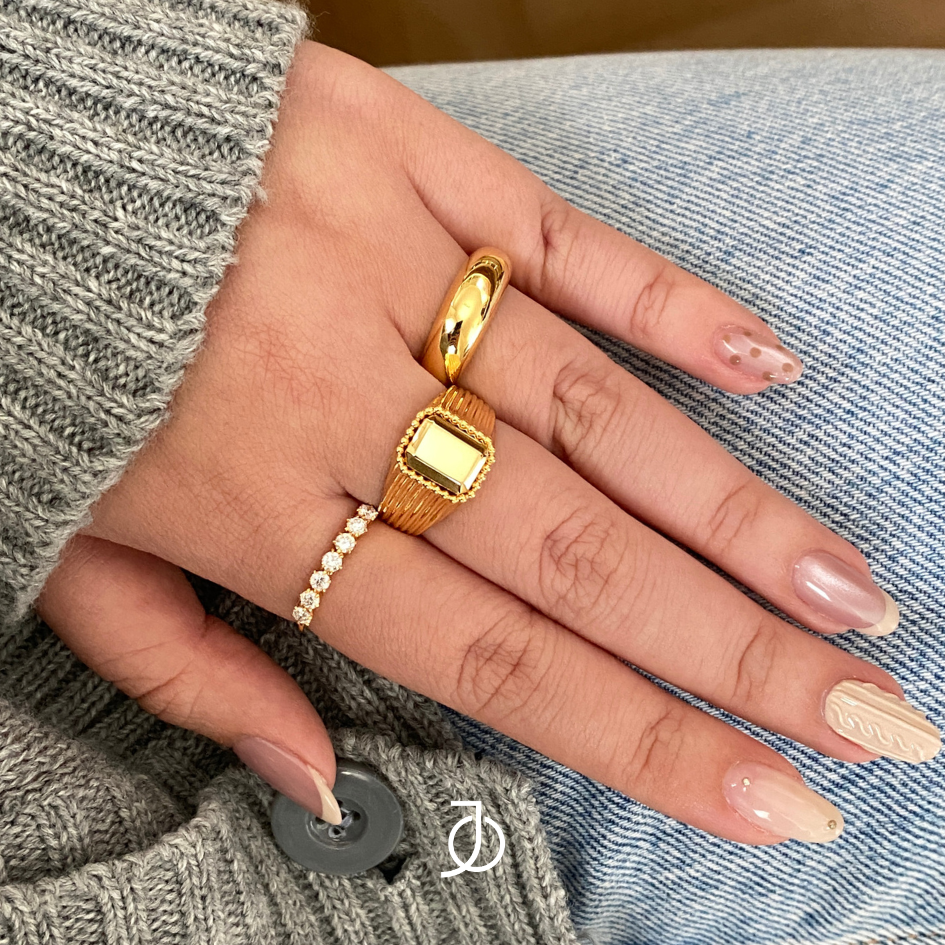 JO Fluted Signet Ring
