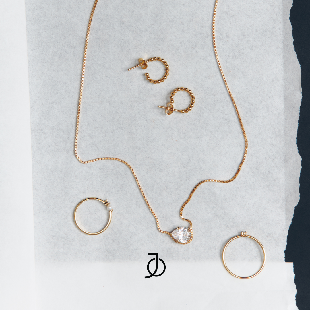 JO Light Diamond Necklace in Teardrop 17k Yellow Gold