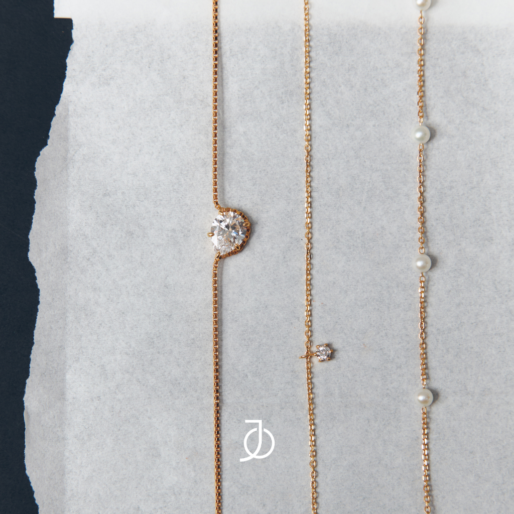 JO Light Diamond Necklace in Teardrop 17k Yellow Gold