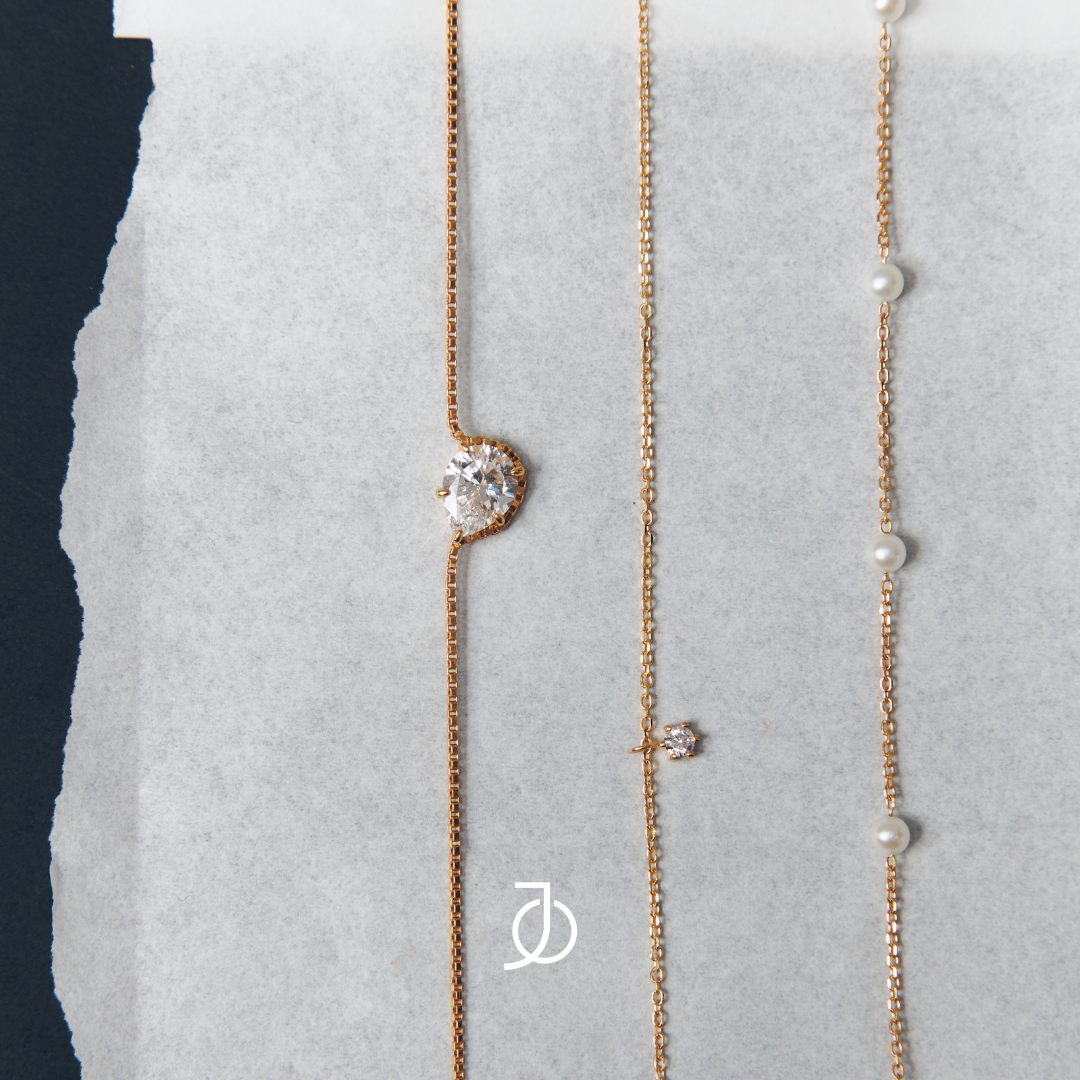 JO Light Diamond Necklace in Teardrop 17k Yellow Gold