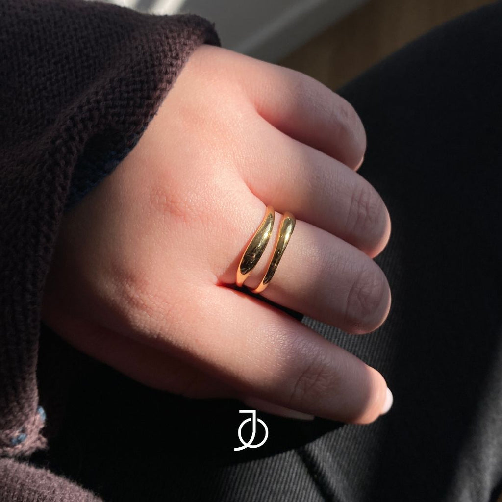 JO Double Curve Ring