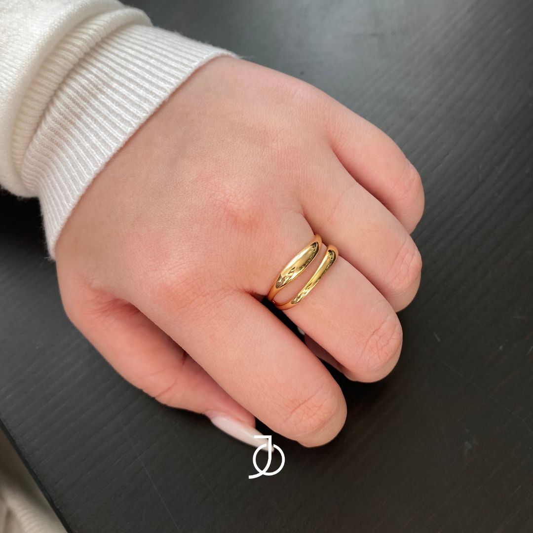 JO Double Curve Ring
