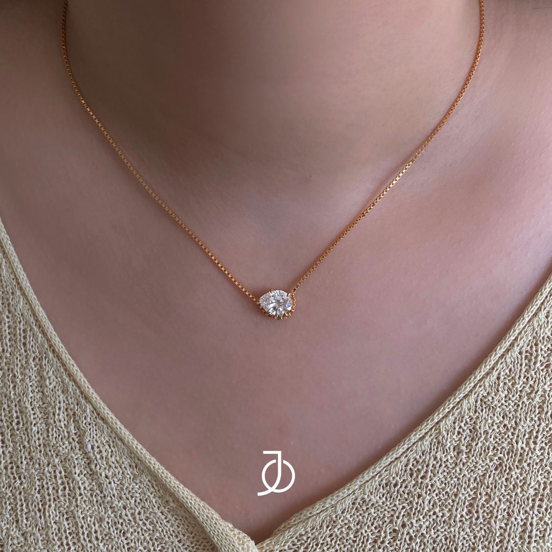 JO Light Diamond Necklace in Teardrop 17k Yellow Gold