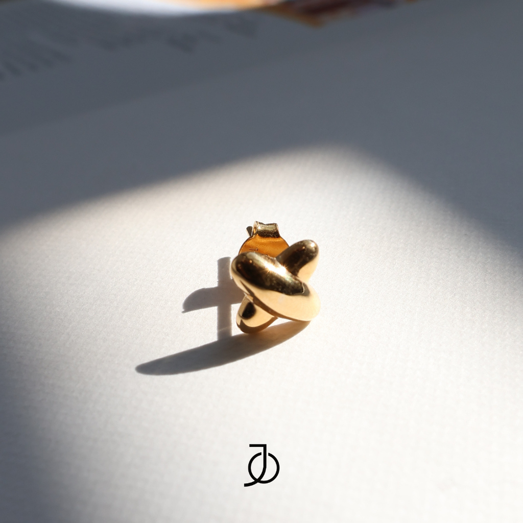 JO Clover Twist Studs