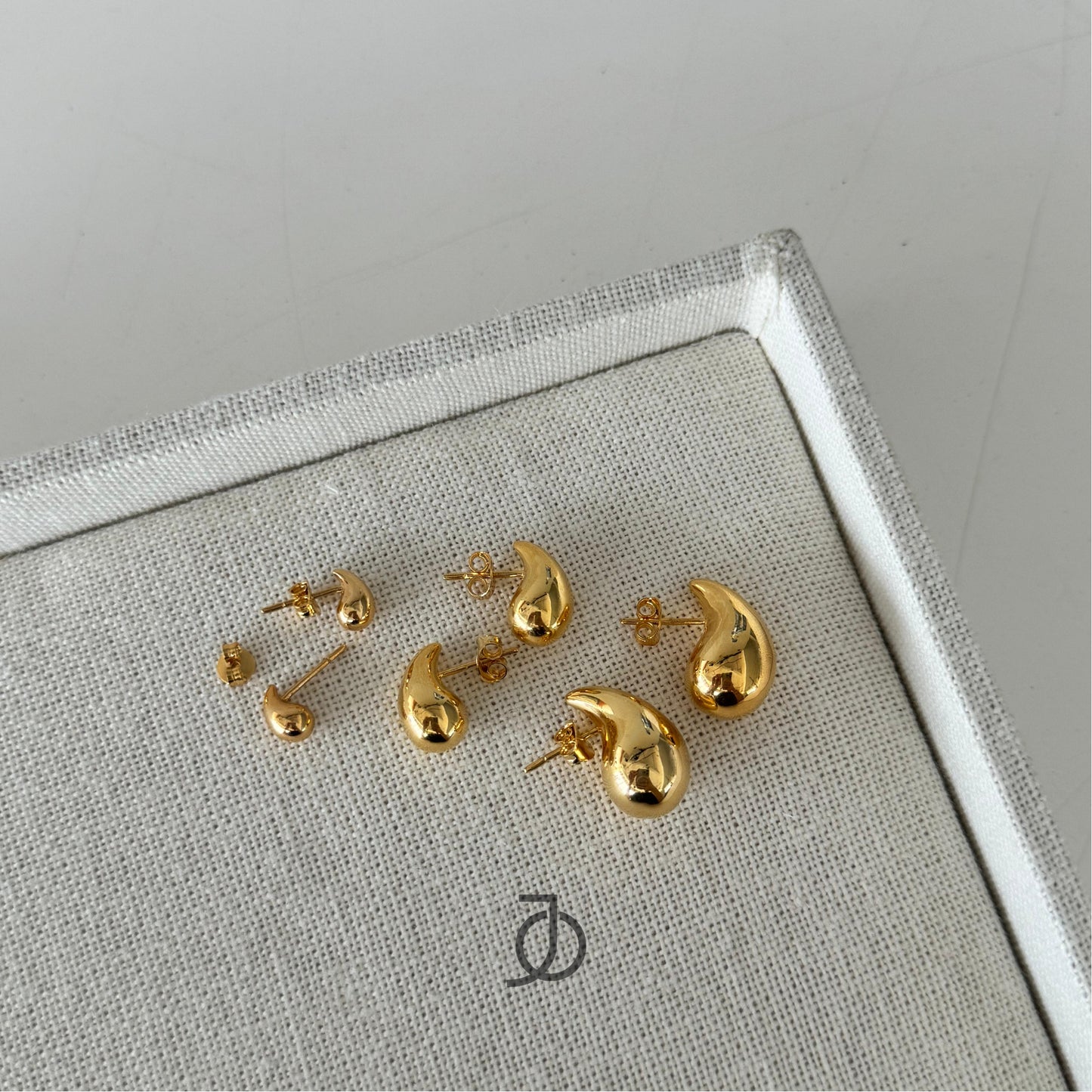 JO Small Gold Drop Stud 17k