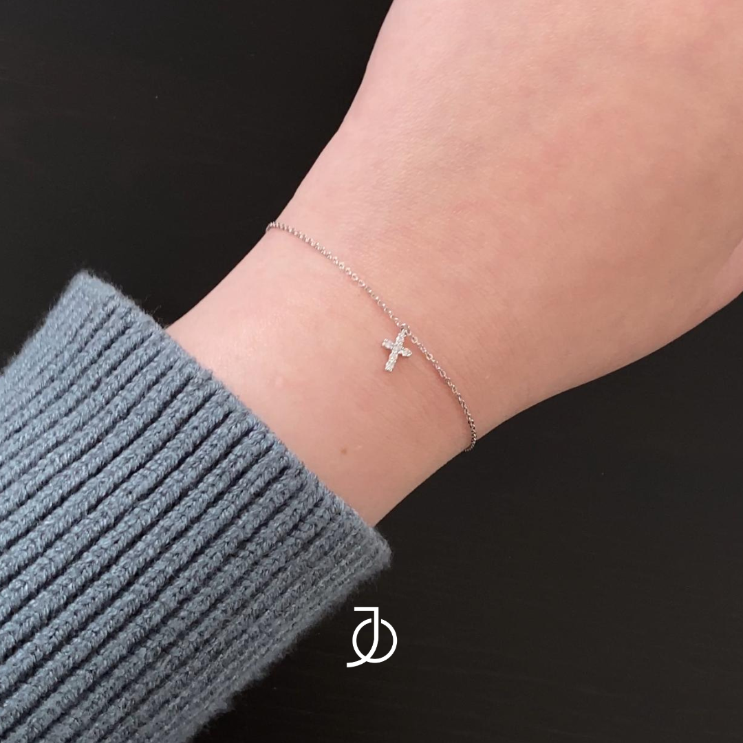 JO Gelang Emas - Mini Diamond Cross Dangle With Adjustable Bracelet 17K