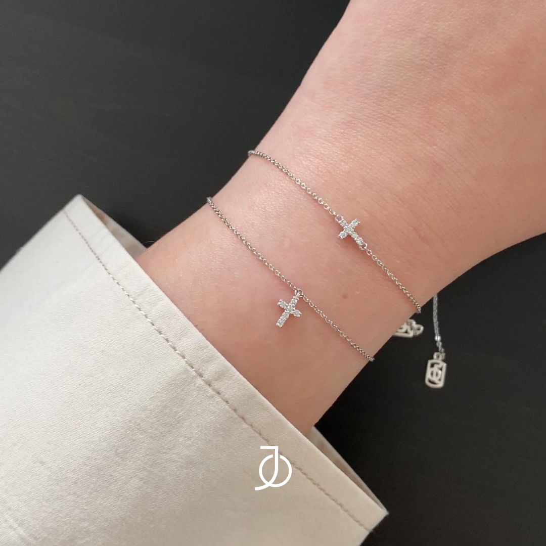 JO Gelang Emas - Mini Diamond Cross Dangle With Adjustable Bracelet 17K