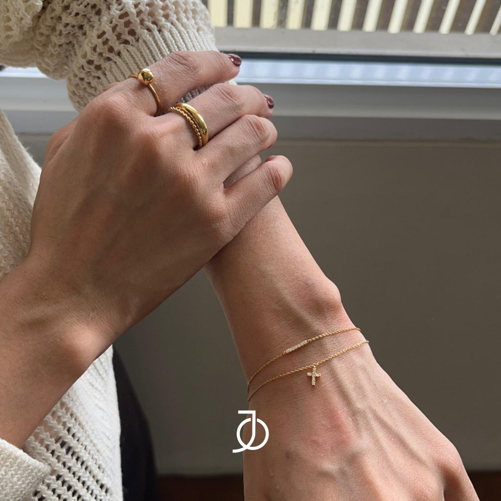 JO Mini Diamond Bar With Adjustable Bracelet