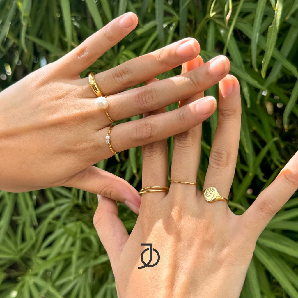 JO Mini Oval Signet Ring
