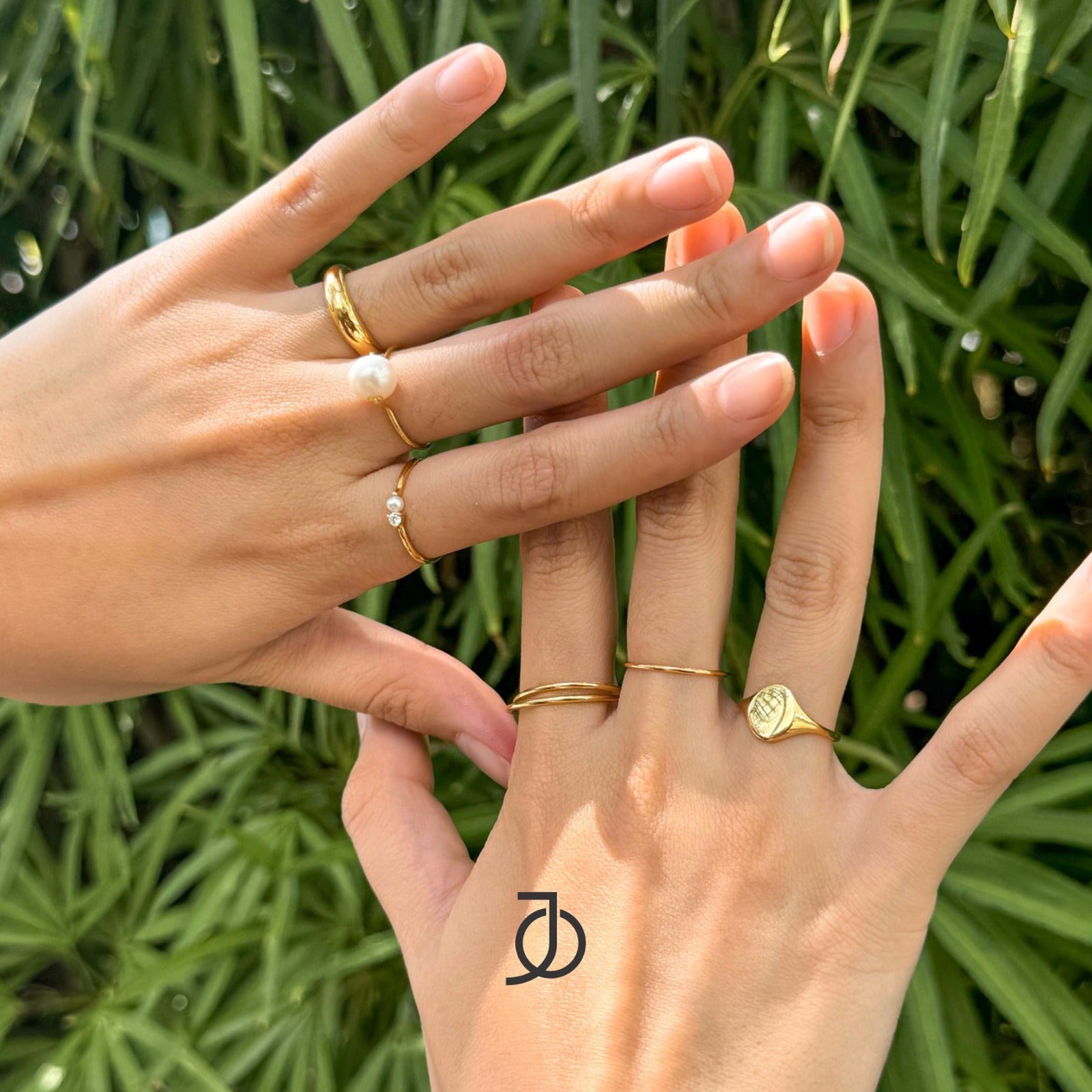 JO Mini Oval Signet Ring