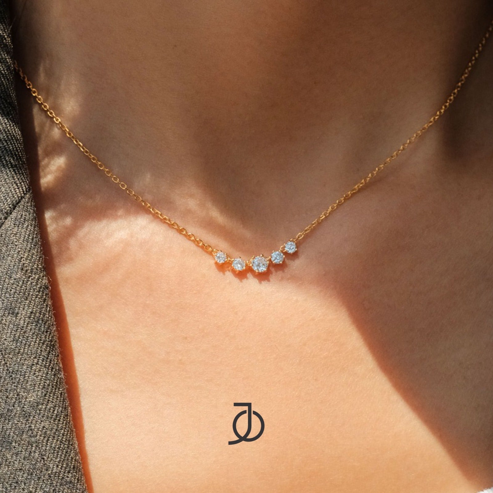 JO 5 Gradating Diamonds Chain Necklace