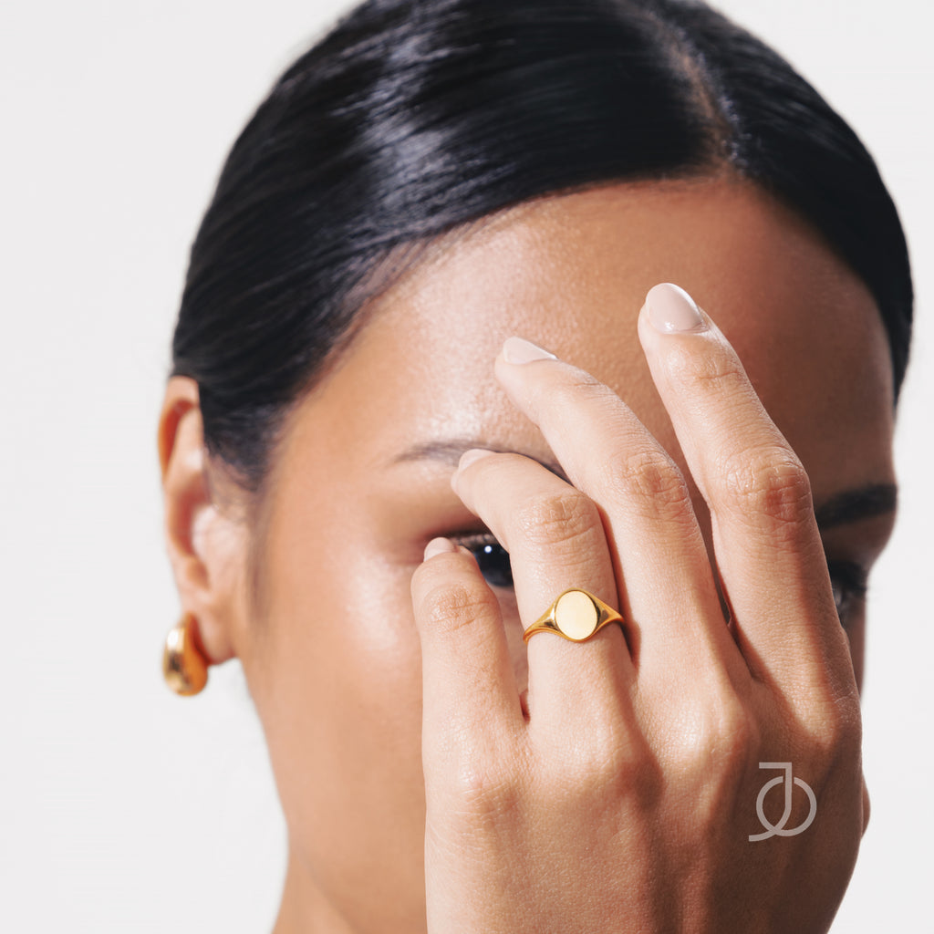 JO Mini Oval Signet Ring