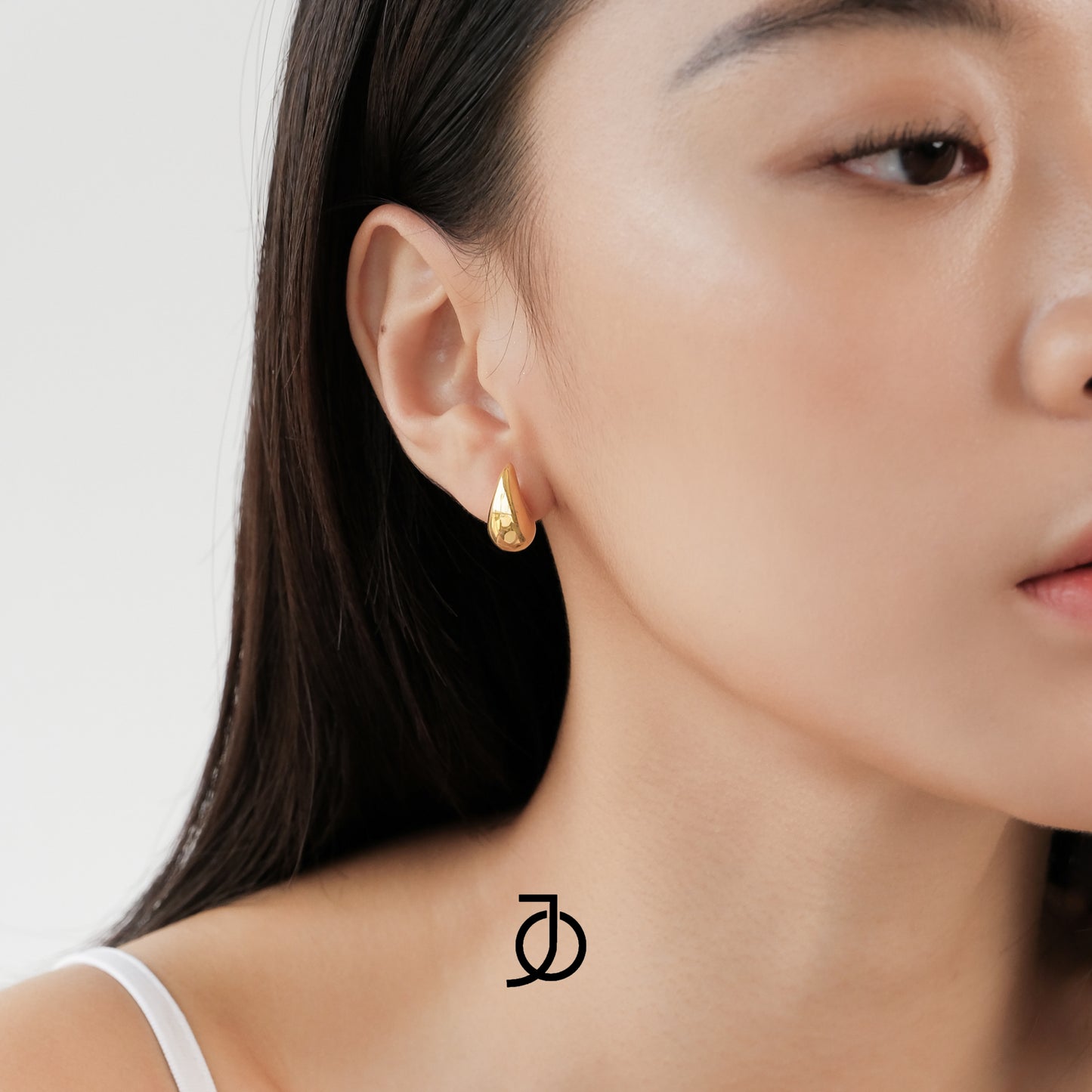 JO Small Gold Drop Stud 17k