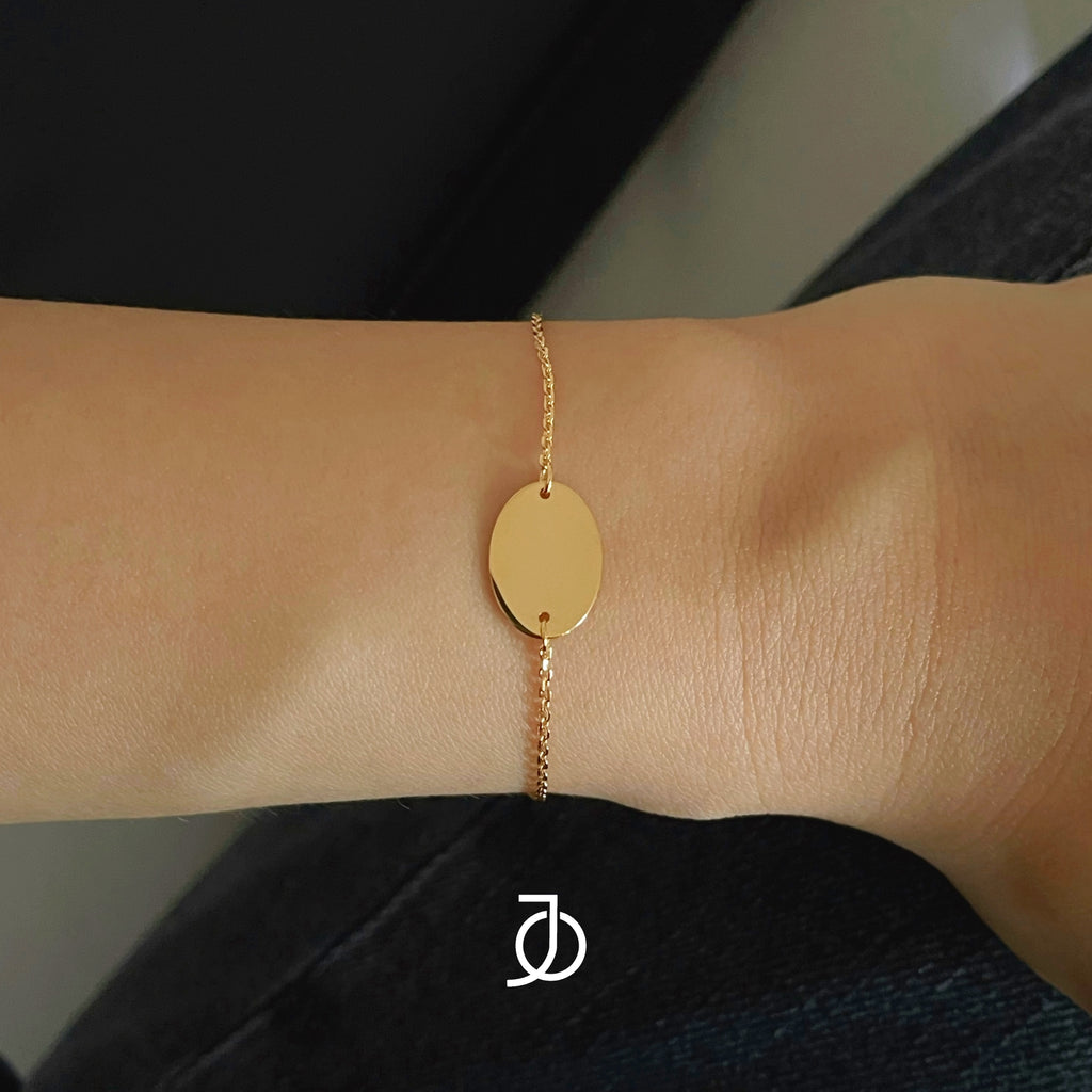 JO Oval Disc With Thin Bracelet