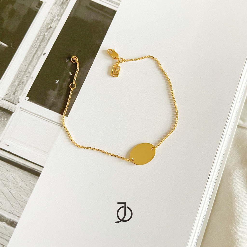 JO Oval Disc With Thin Bracelet